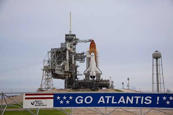 «Атлантис» на стартовом столе (фото NASA).