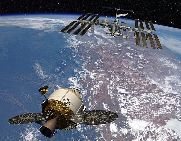 МКС и перспективный корабль для дальних полётов «Орион» (изображение NASA).